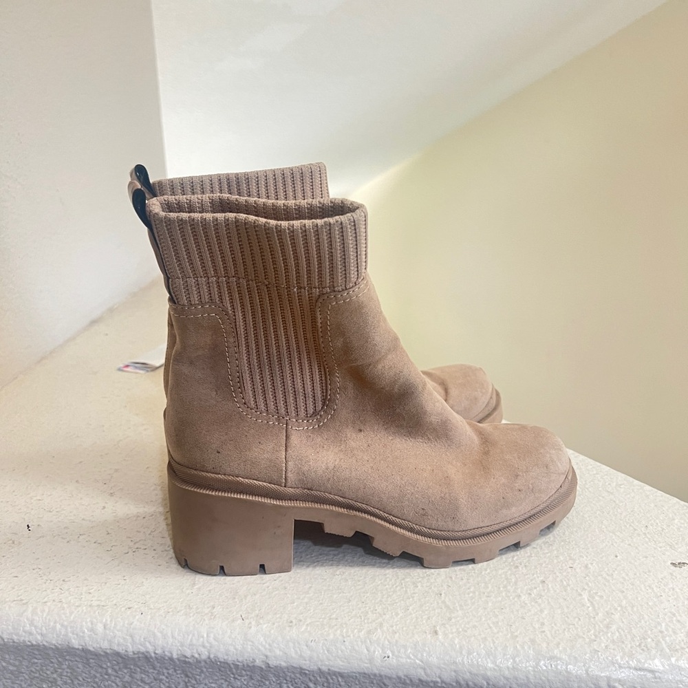 Steve Madden women size 8.5 Suede Lug Sole Booties boots chunky street - Picture 1 of 12